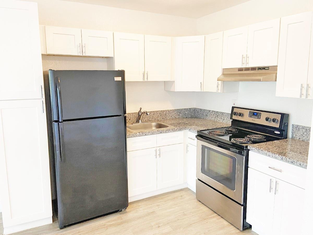 240 Southwest 8th Street, Unit 10 Pompano Beach, FL 33060 - Photo 2 of 16 Photo 2