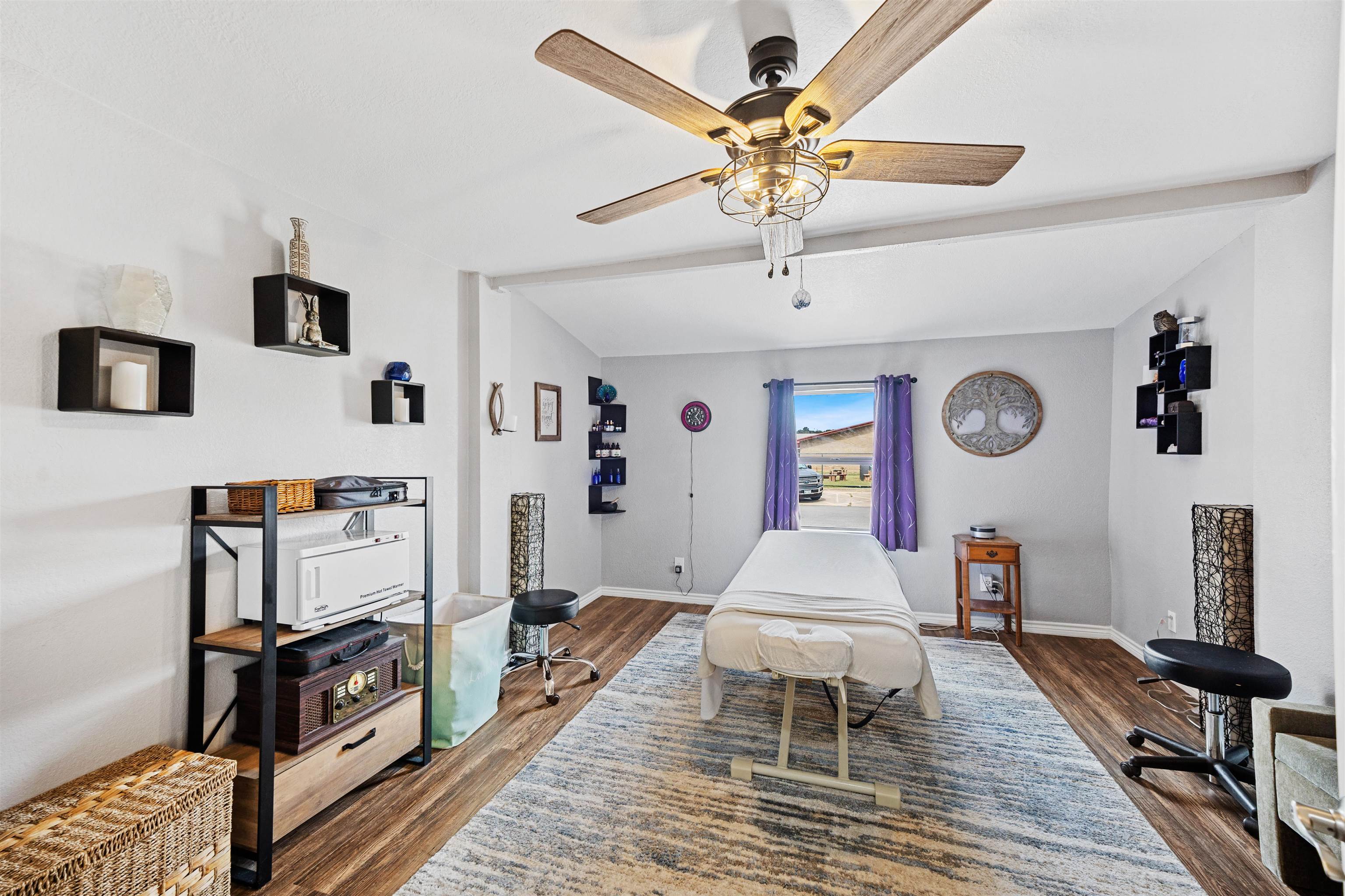 407 Lamon Street Burnet, TX 78611 - Photo 16 of 24 a living room with furniture and a flat screen tv
