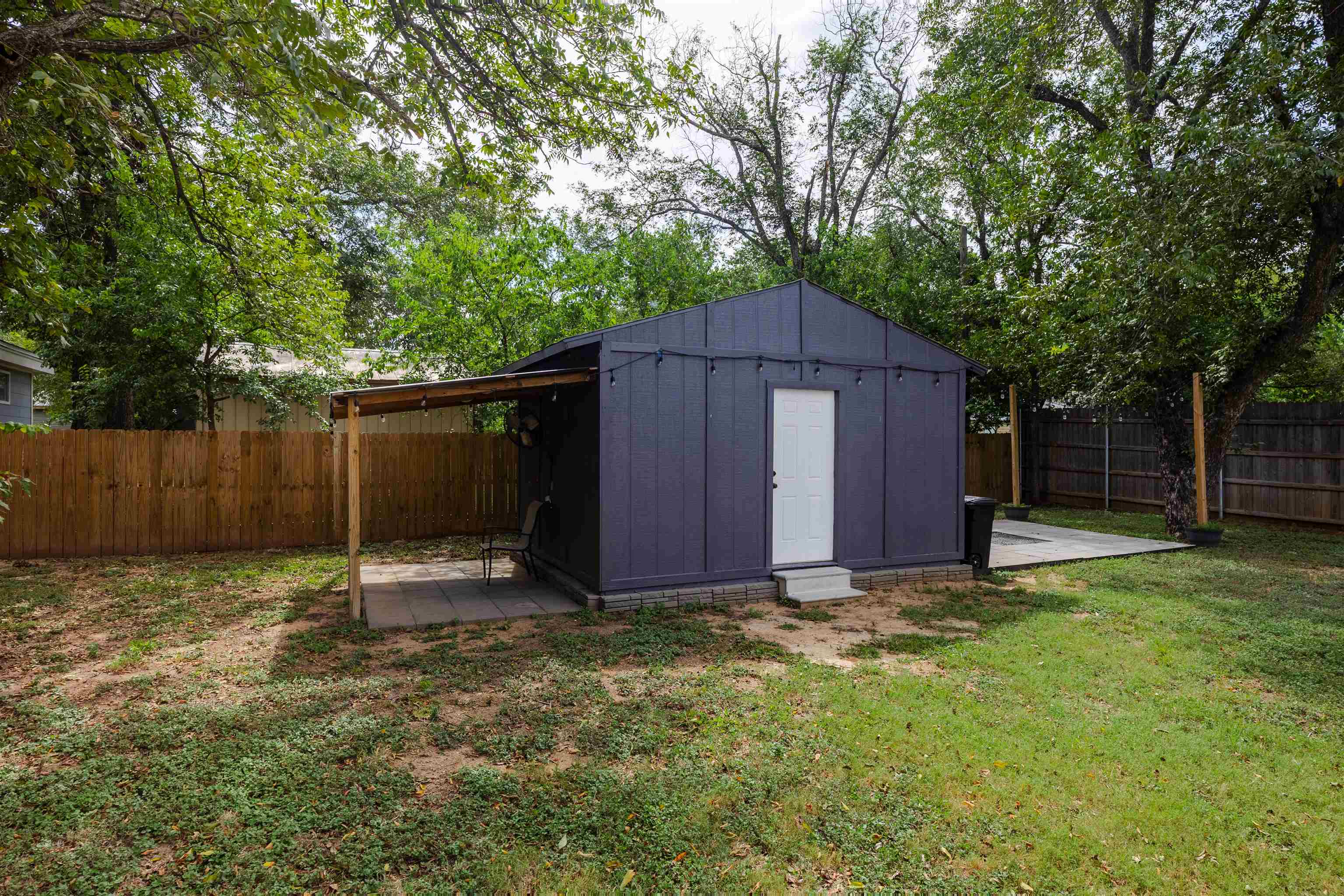 407 Lamon Street Burnet, TX 78611 - Photo 20 of 24 a view of a backyard