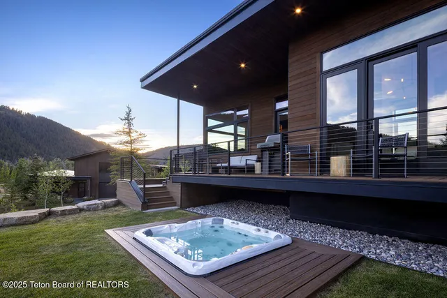 $5,495,000 | 14150 Drake Drive, Jackson, WY 83001