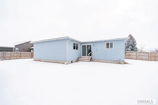 $379,900 | 3879 Ash Lane, Rigby, ID 83442