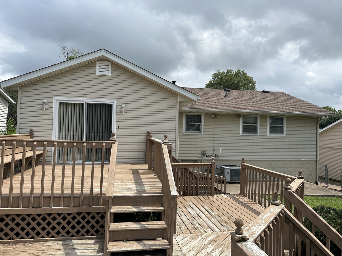 1624 Crestline Drive Clinton, IA 52732 - Photo 3 of 18