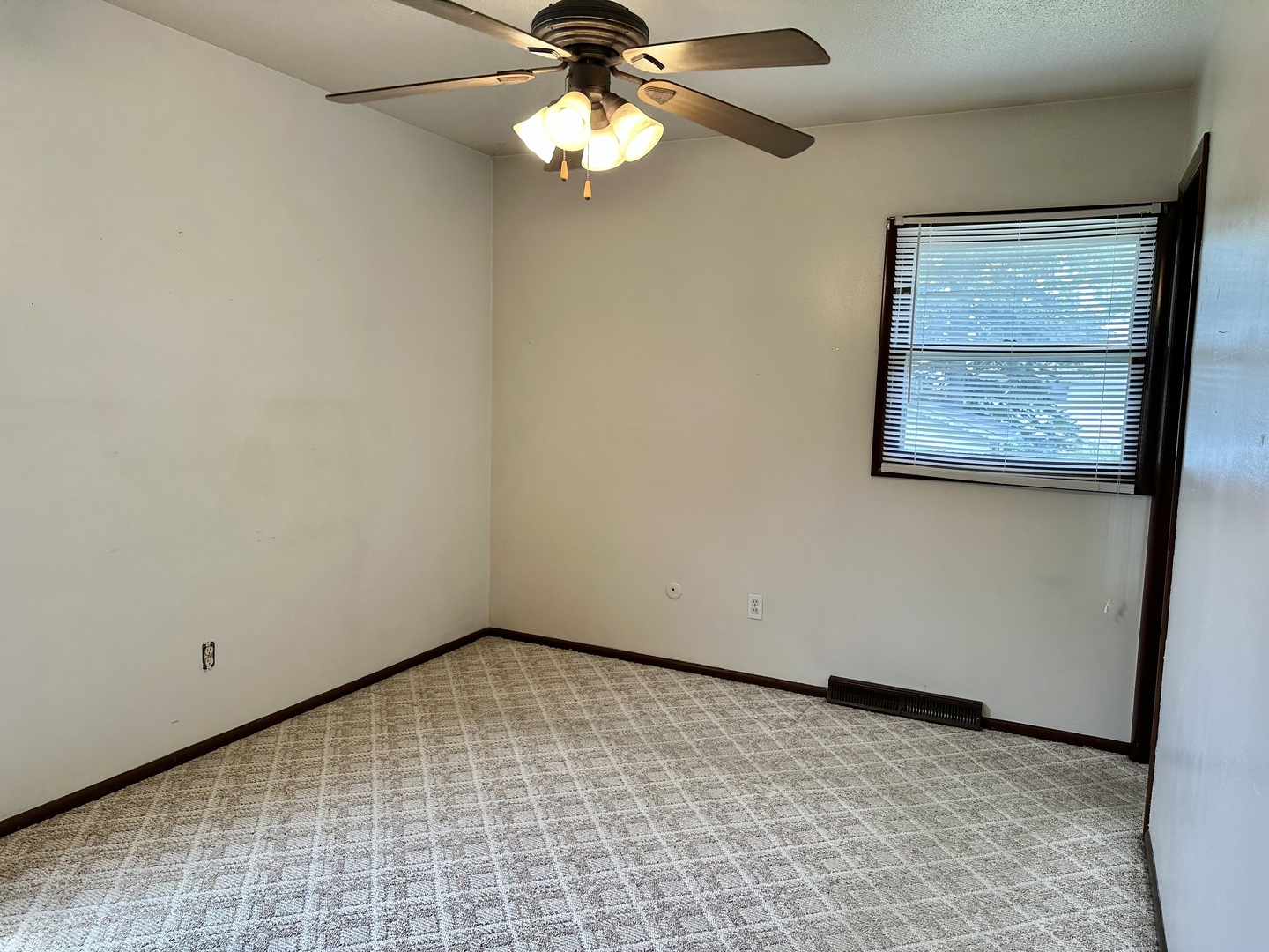 1624 Crestline Drive Clinton, IA 52732 - Photo 9 of 18