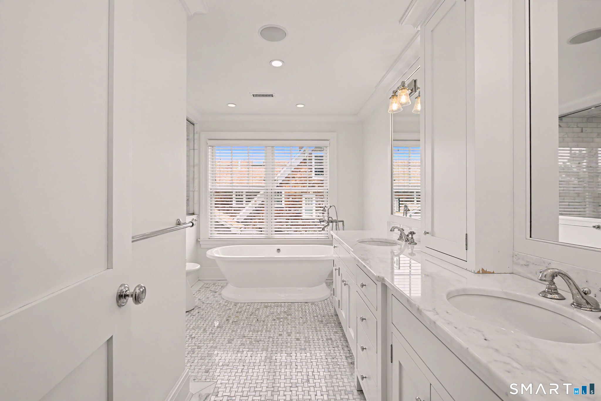 34 Nearwater Road Norwalk, CT 06853 - Photo 17 of 32