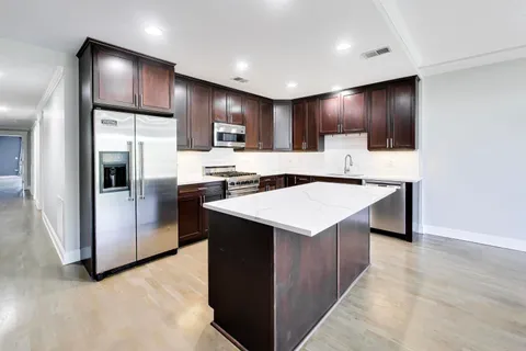 $675,000 | 1915 West Diversey Parkway, Unit 402, Chicago, IL 60614