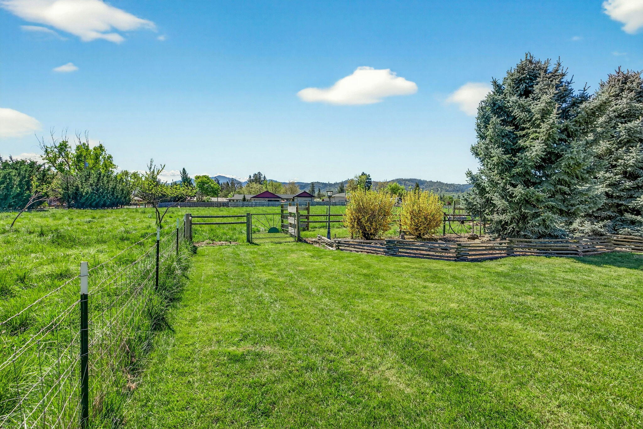 826 Oak Grove Road Medford, OR 97501 - Photo 7 of 69 ApxOG00032