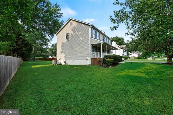 a view of a house with backyard