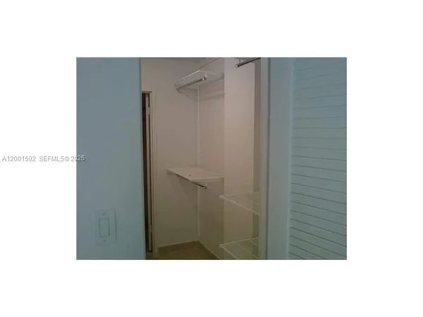 $2,550 | 150 Southeast 25th Road, Unit 8L, Miami, FL 33129