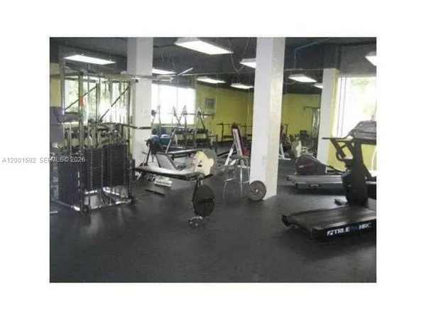 $2,550 | 150 Southeast 25th Road, Unit 8L, Miami, FL 33129