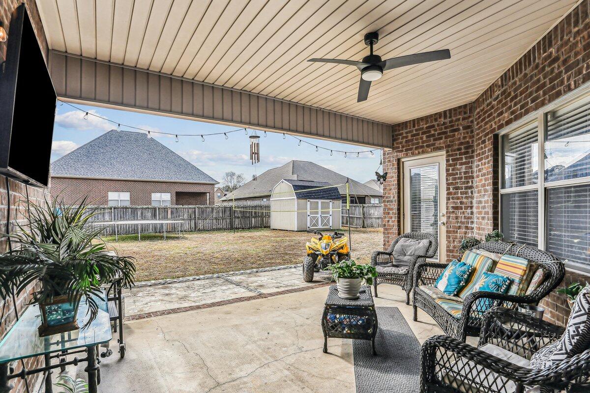 405 Pendo Place Crestview, FL 32536 - Photo 32 of 39 a living room with furniture and a potted plant