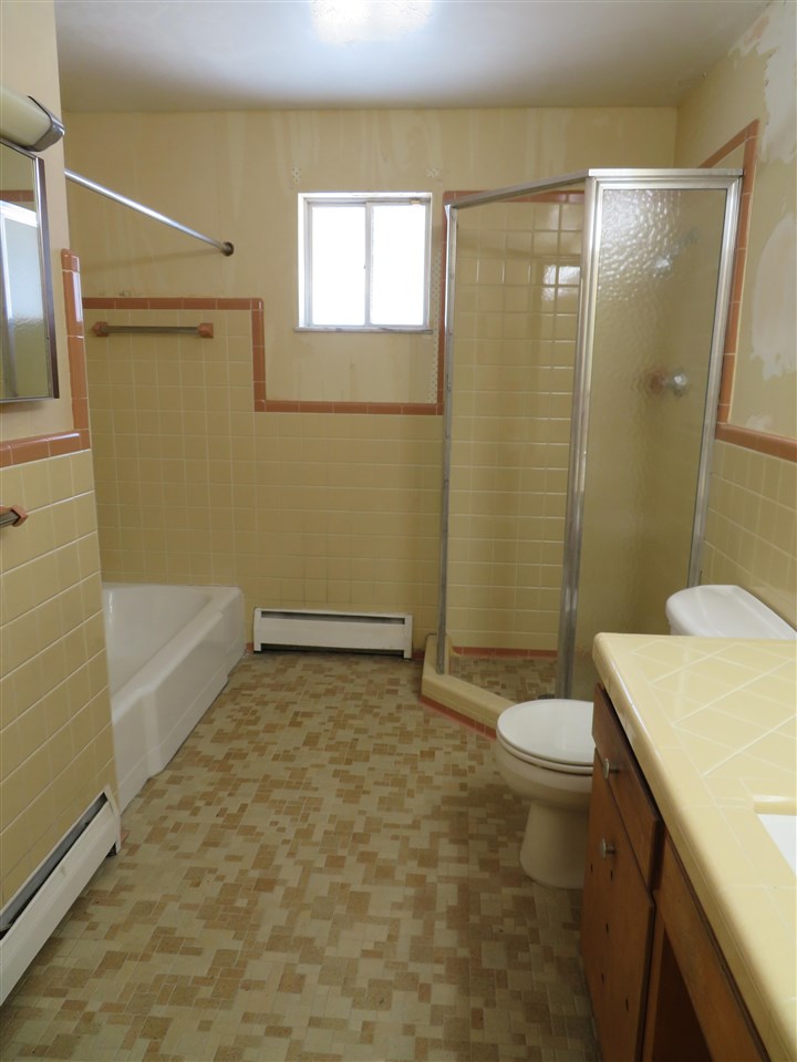 1148 North Genesee Road Burton, MI 48509 - Photo 24 of 32 50065159-23.JPG