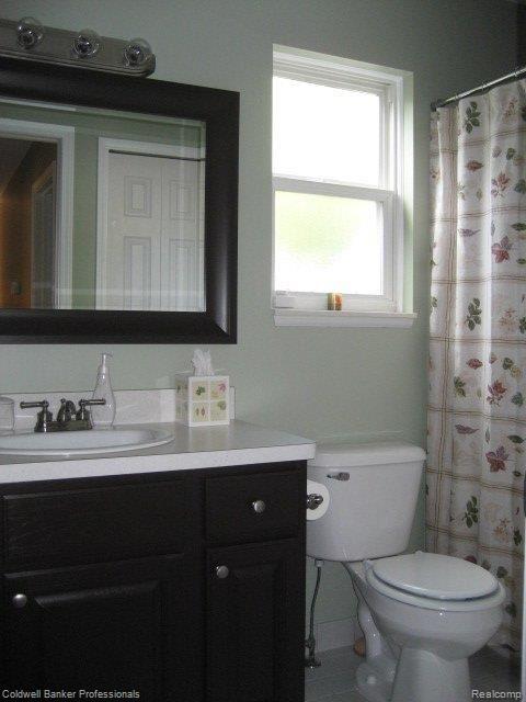 2927 Alexander Street Rochester, MI 48309 - Photo 9 of 17 Updated Ful Ceramic Bath #1 of 2
