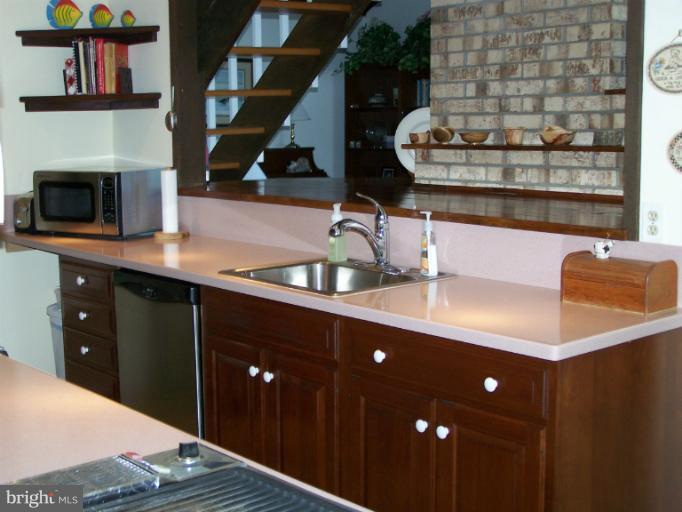 210 Thompson Road Chester, MD 21619 - Photo 11 of 30 Kitchen