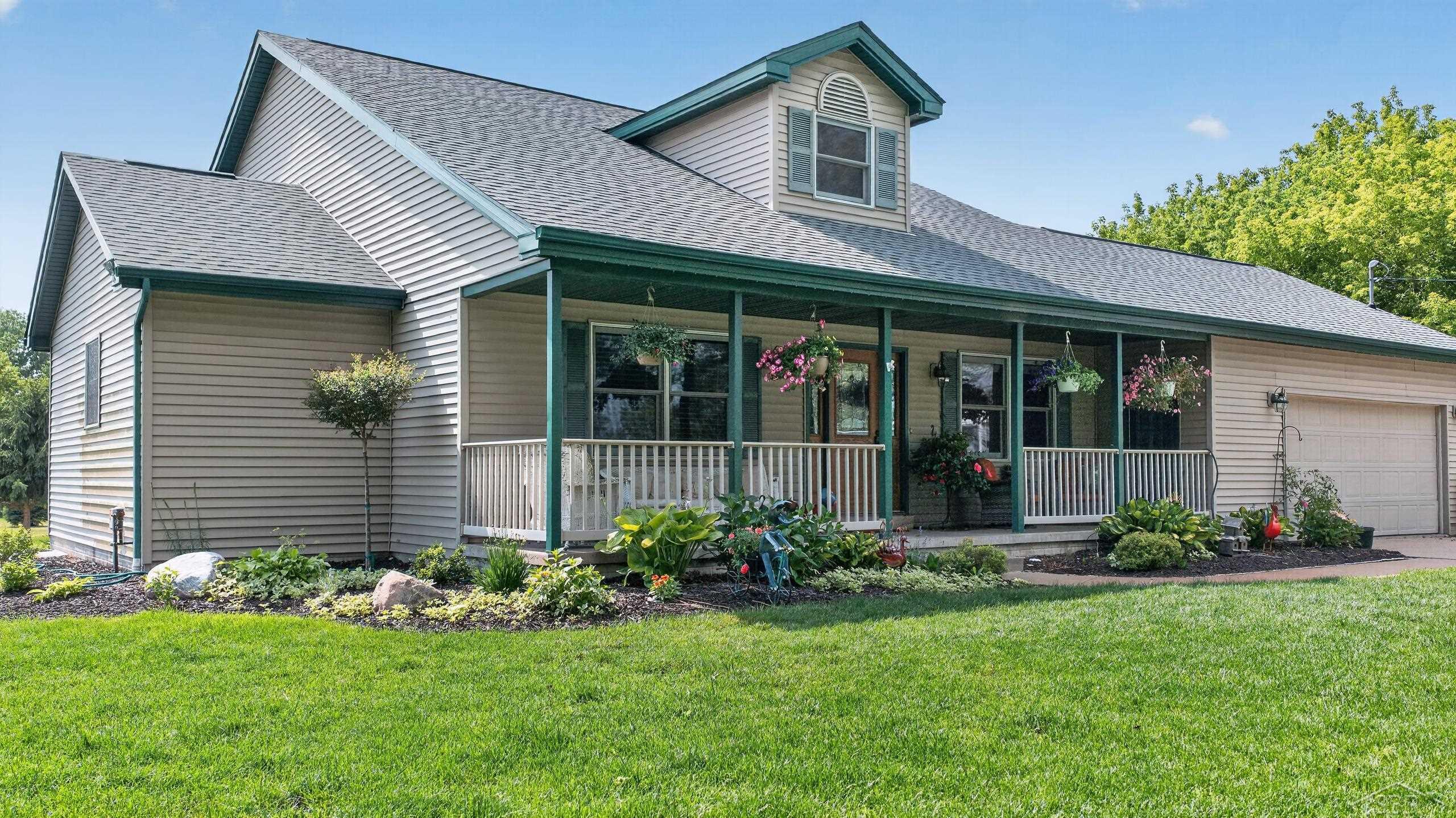 10713 North Gleaner Road Freeland, MI 48623 - Photo 1 of 50 50213889-e4dd1ece-e31a-4f0e-911d-2c5d6e84c3d9.JPG