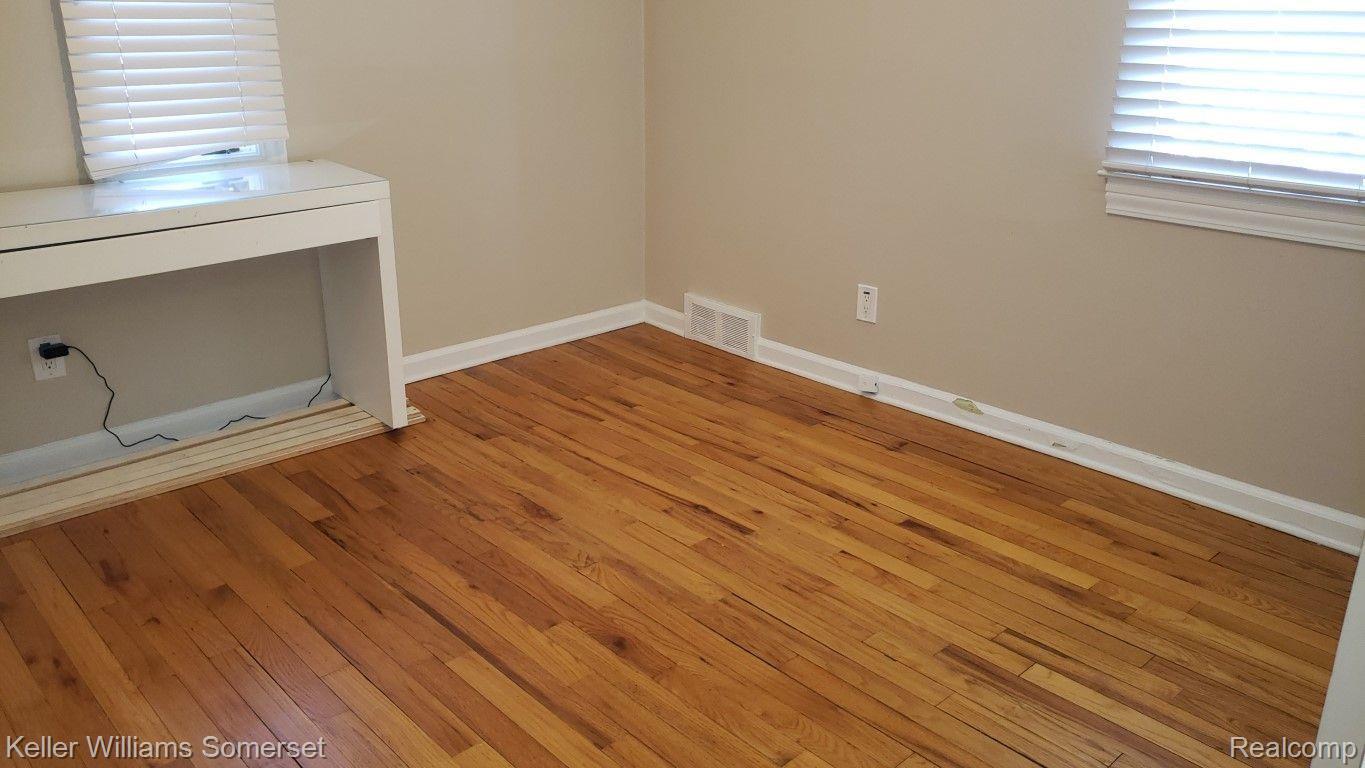 1954 Graefield Road Birmingham, MI 48009 - Photo 15 of 32 Gallery Image 15
