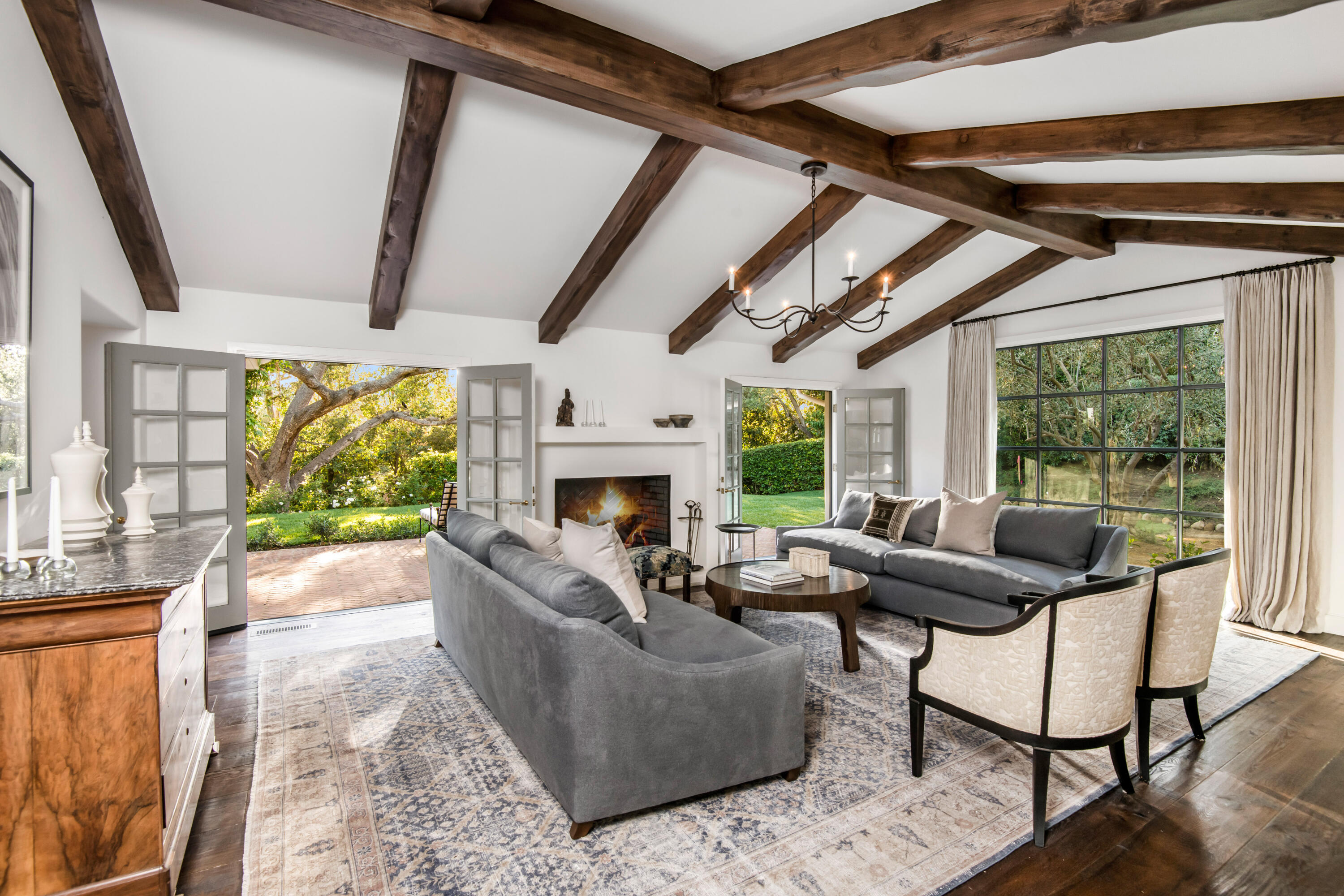 325 San Ysidro Road Montecito, CA 93108 - Photo 6 of 34 Living Room