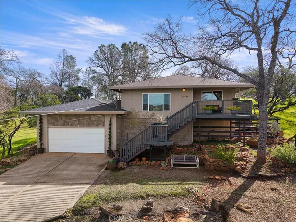 $379,000 | 17444 Meadow View Drive, Hidden Valley Lake, CA 95467