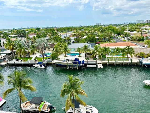 $1,900 | 2350 Northeast 135th Street, Unit 605, North Miami, FL 33181