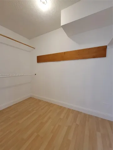 $1,900 | 2350 Northeast 135th Street, Unit 605, North Miami, FL 33181