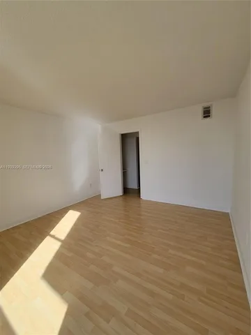 $1,900 | 2350 Northeast 135th Street, Unit 605, North Miami, FL 33181