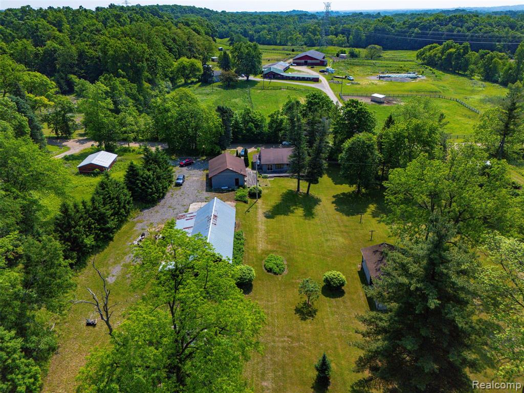 2431 Porter Road White Lake, MI 48383 - Photo 46 of 58