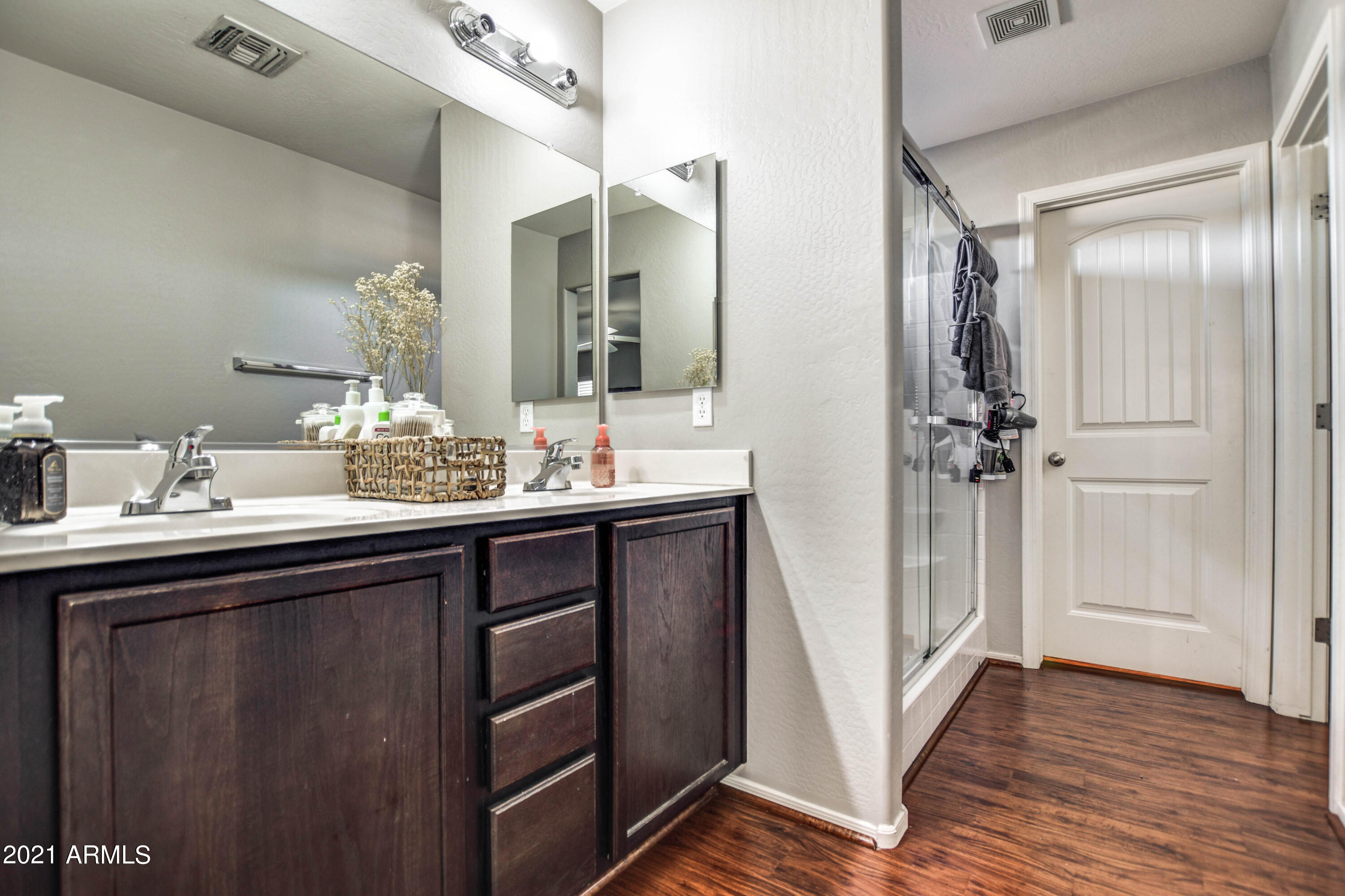 10225 West Camelback Road, Unit 49 Phoenix, AZ 85037 - Photo 19 of 31 MASTER BATH 1