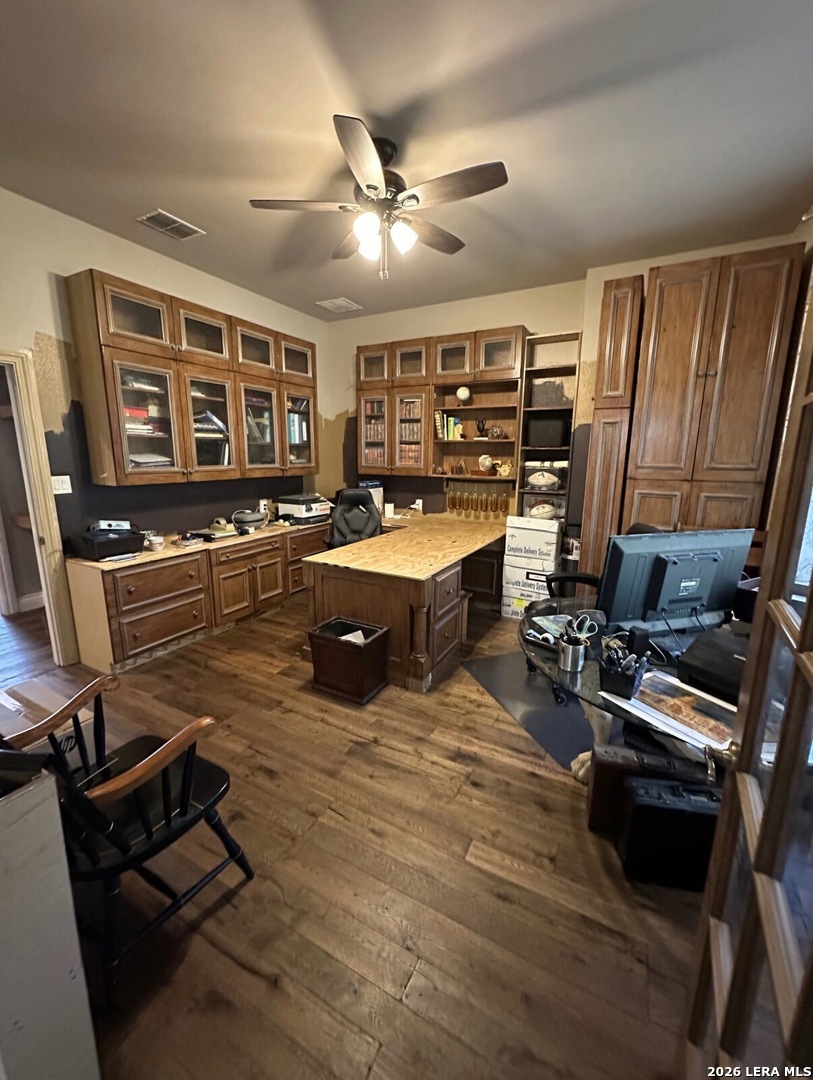 359 Park Ridge Boerne, TX 78006 - Photo 2 of 10 a living room with furniture