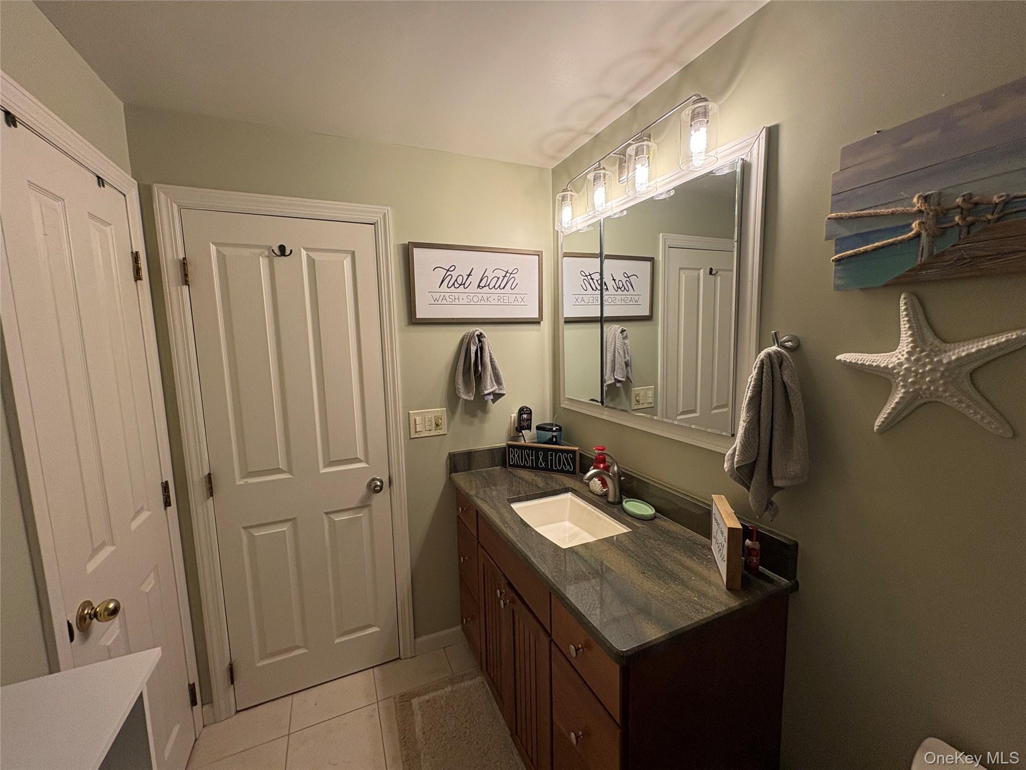 40 Alton Road Babylon, NY 11702 - Photo 23 of 41