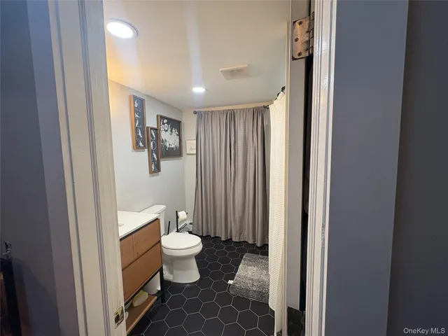 $850,000 | 40 Alton Road, Babylon, NY 11702