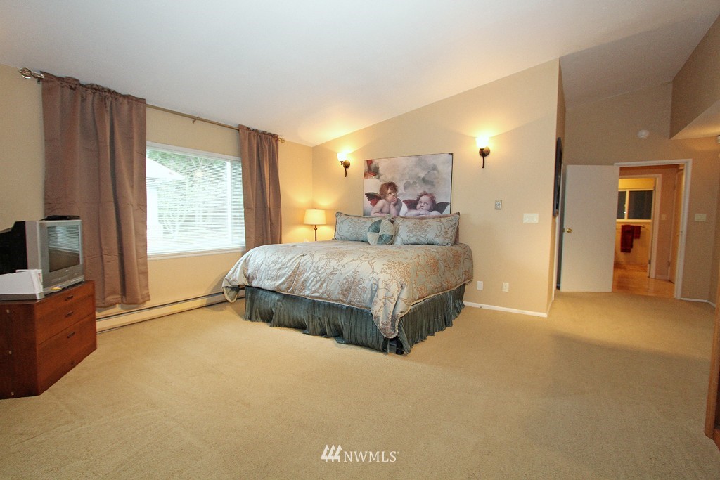 19200 Southeast Lake Youngs Road Renton, WA 98058 - Photo 11 of 15