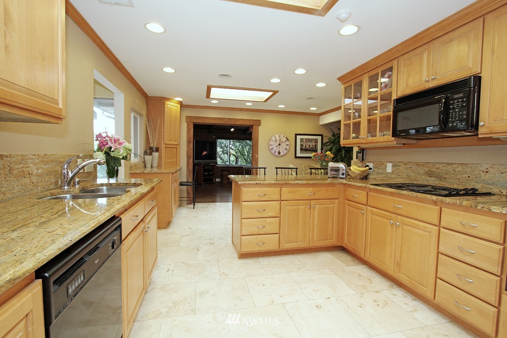 19200 Southeast Lake Youngs Road Renton, WA 98058 - Photo 7 of 15