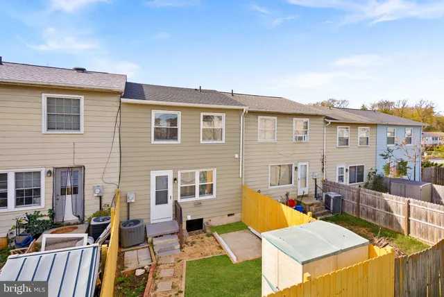 $1,900 | 210 Cameron Street, Berryville, VA 22611