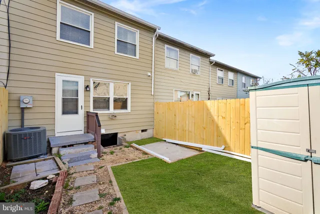 $1,900 | 210 Cameron Street, Berryville, VA 22611