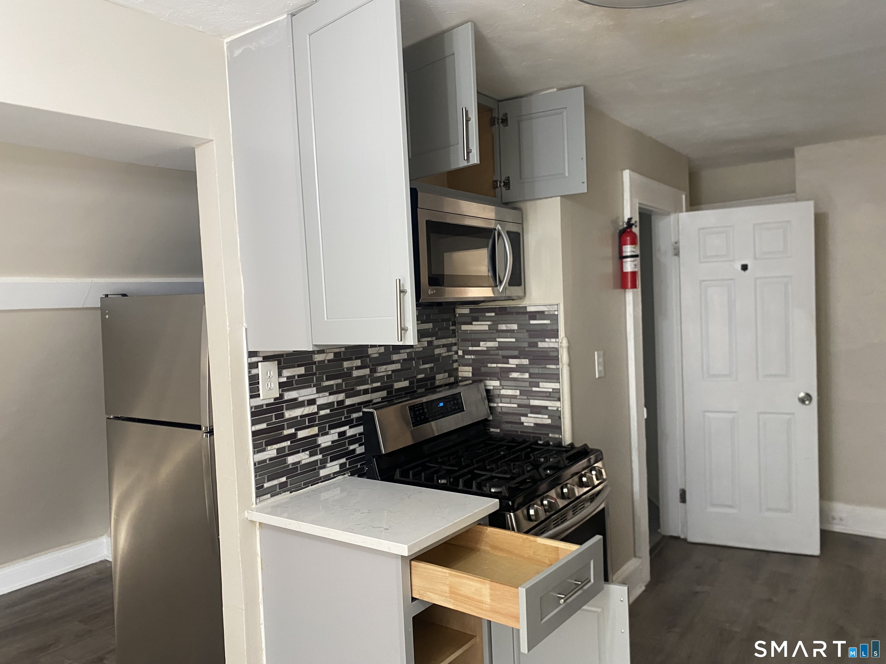 454 Summit Street Bridgeport, CT 06606 - Photo 2 of 3