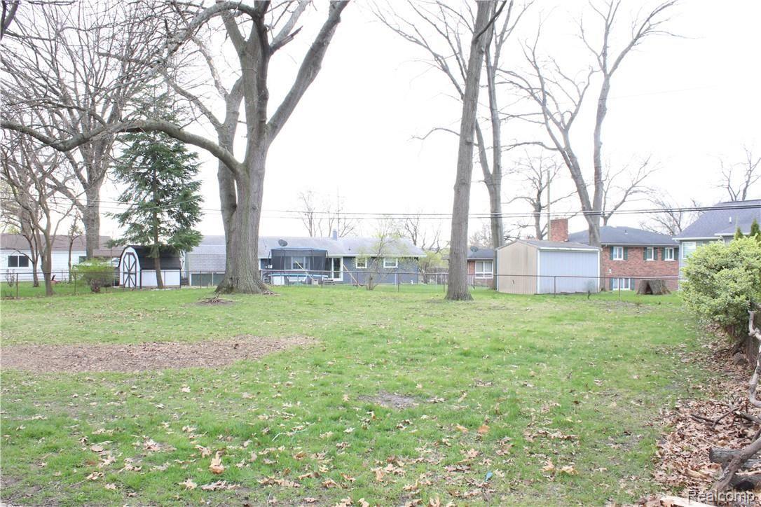 2441 Riverside Drive Port Huron, MI 48060 - Photo 7 of 39 IMG_1530.JPG