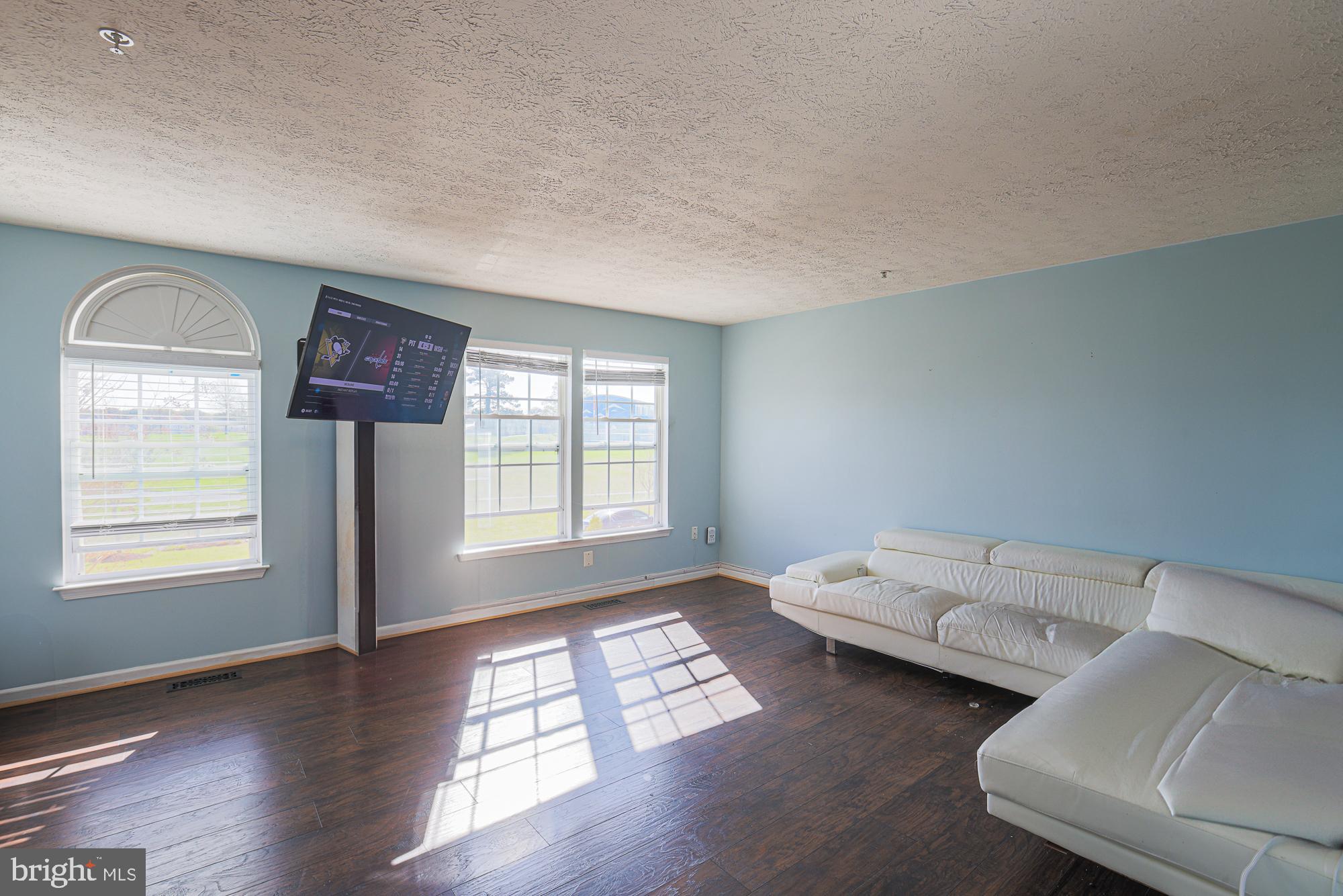 907 Tipton Road Middle River, MD 21220 - Photo 23 of 46 Living Room Upper Level 1