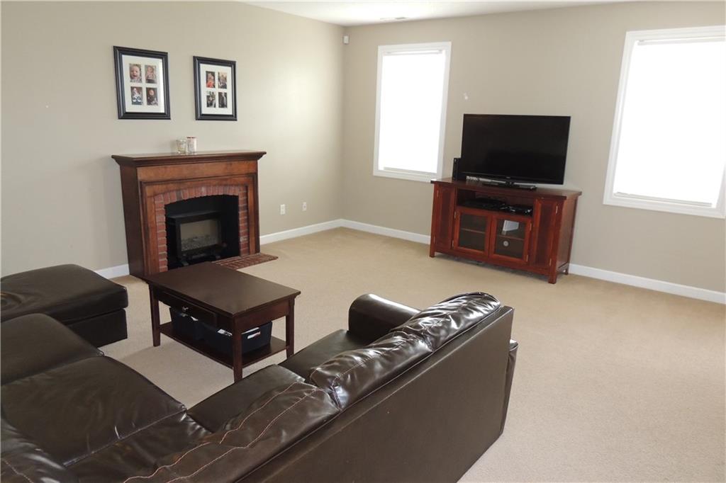 9749 Rhodes Lane Avon, IN 46123 - Photo 4 of 22