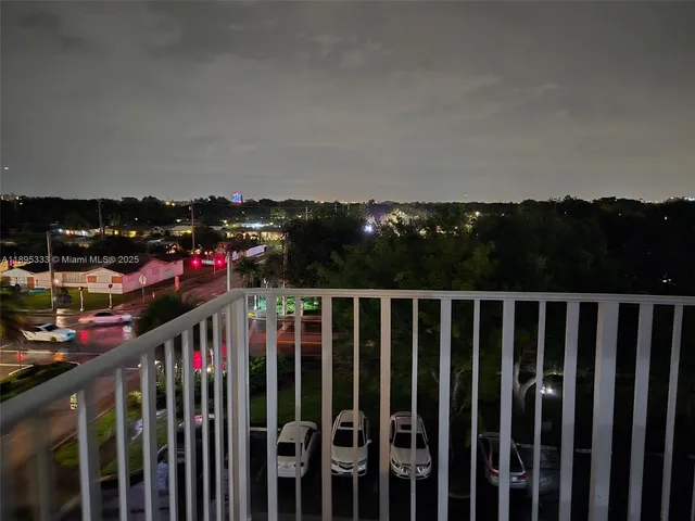 $1,950 | 901 Hillcrest Drive, Unit 501, Hollywood, FL 33021