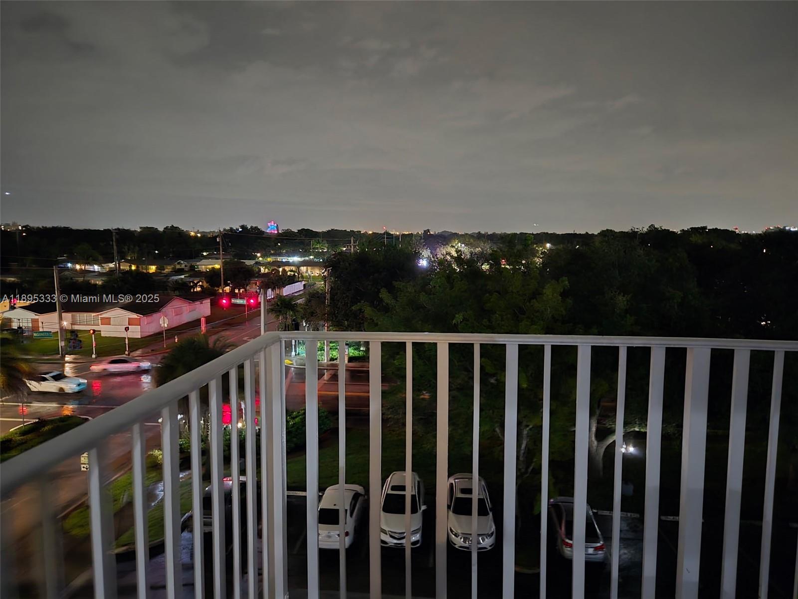 901 Hillcrest Drive, Unit 501 Hollywood, FL 33021 - Photo 2 of 9