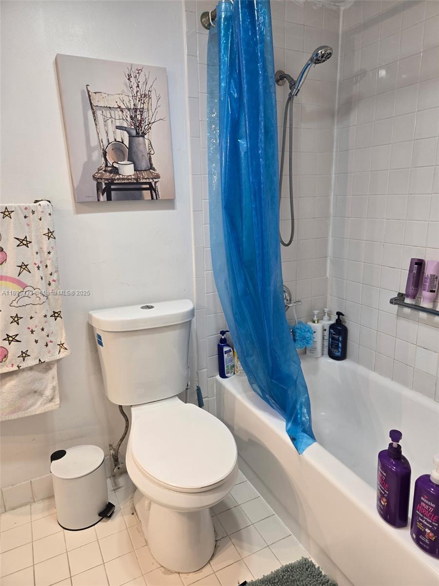 901 Hillcrest Drive, Unit 501 Hollywood, FL 33021 - Photo 4 of 9