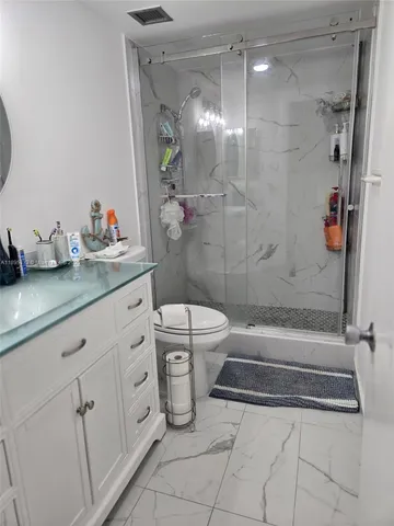 $1,950 | 901 Hillcrest Drive, Unit 501, Hollywood, FL 33021