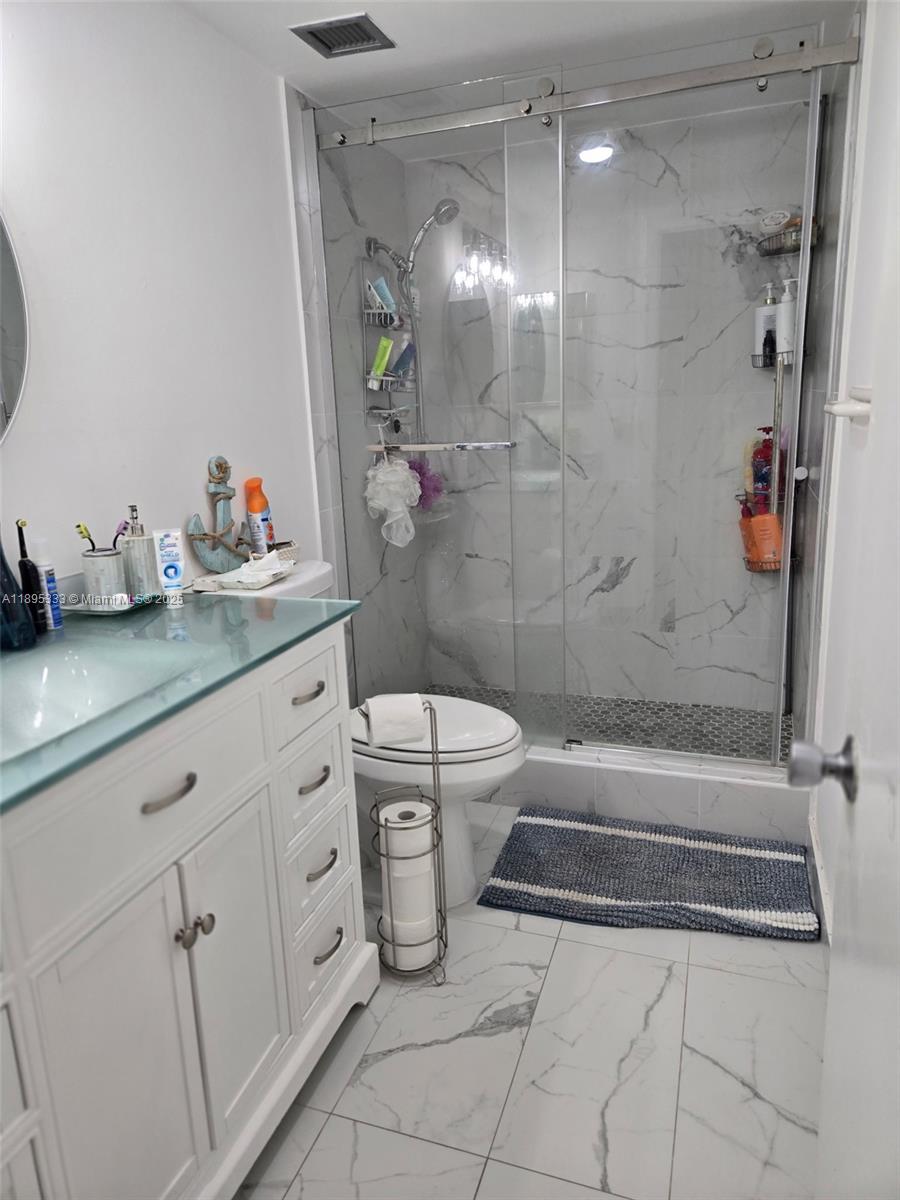 901 Hillcrest Drive, Unit 501 Hollywood, FL 33021 - Photo 6 of 9