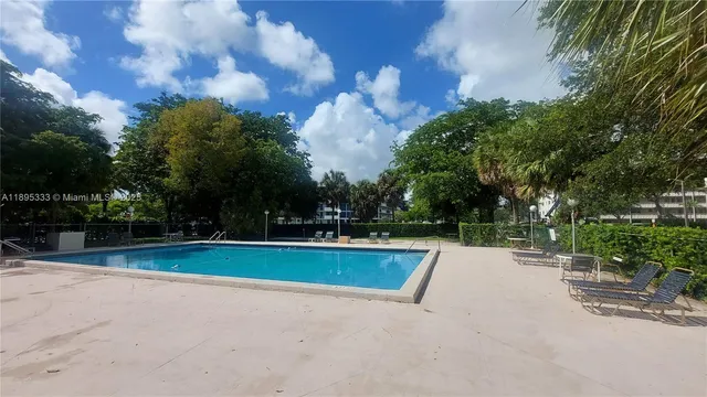 $1,950 | 901 Hillcrest Drive, Unit 501, Hollywood, FL 33021