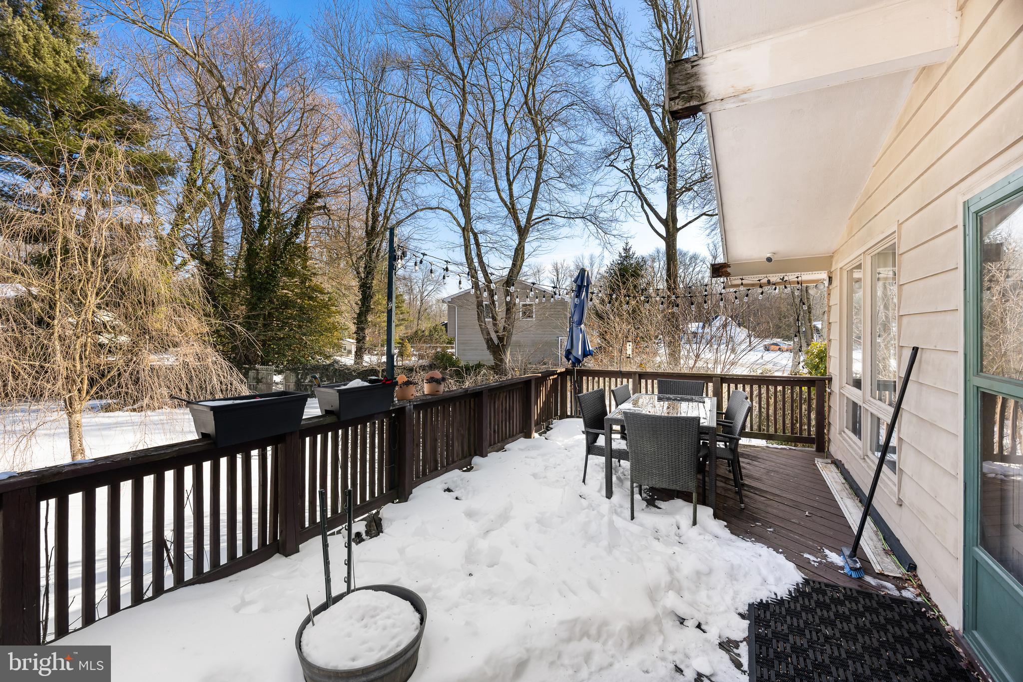 418 Sherry Way Cherry Hill, NJ 08034 - Photo 36 of 42 a view of a chairs and tables in the balcony
