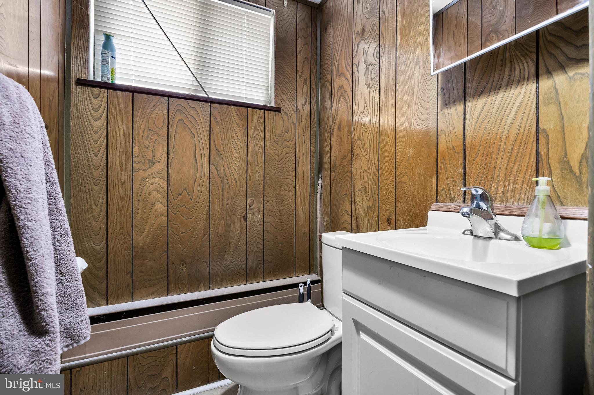 418 Sherry Way Cherry Hill, NJ 08034 - Photo 10 of 42 a bathroom with a sink toilet and shower