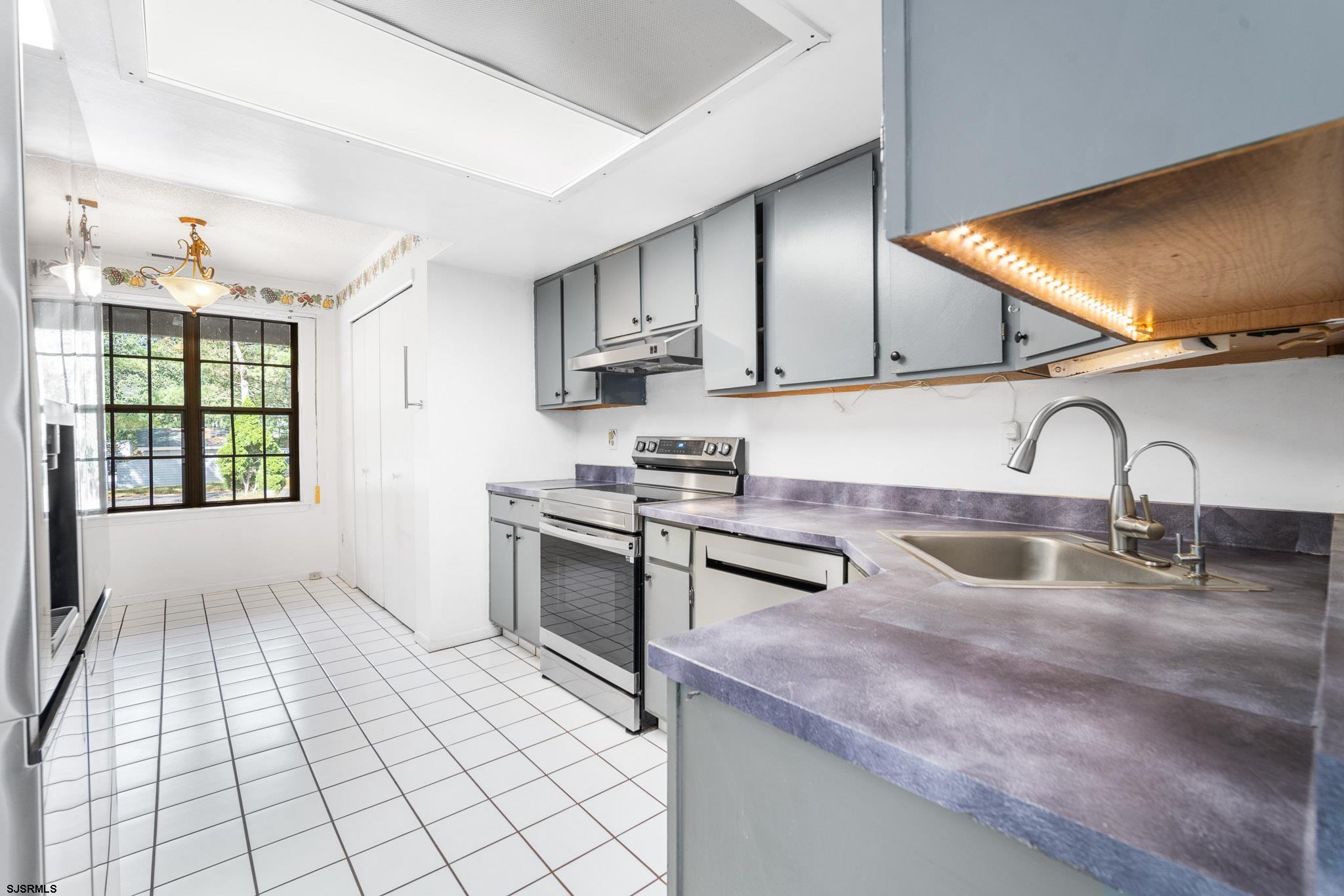 718 Cardinal Way Galloway Township, NJ 08205 - Photo 9 of 25