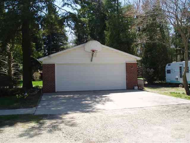 3101 Lakeshore Road Lexington, MI 48450 - Photo 5 of 30 31089172-4.JPG
