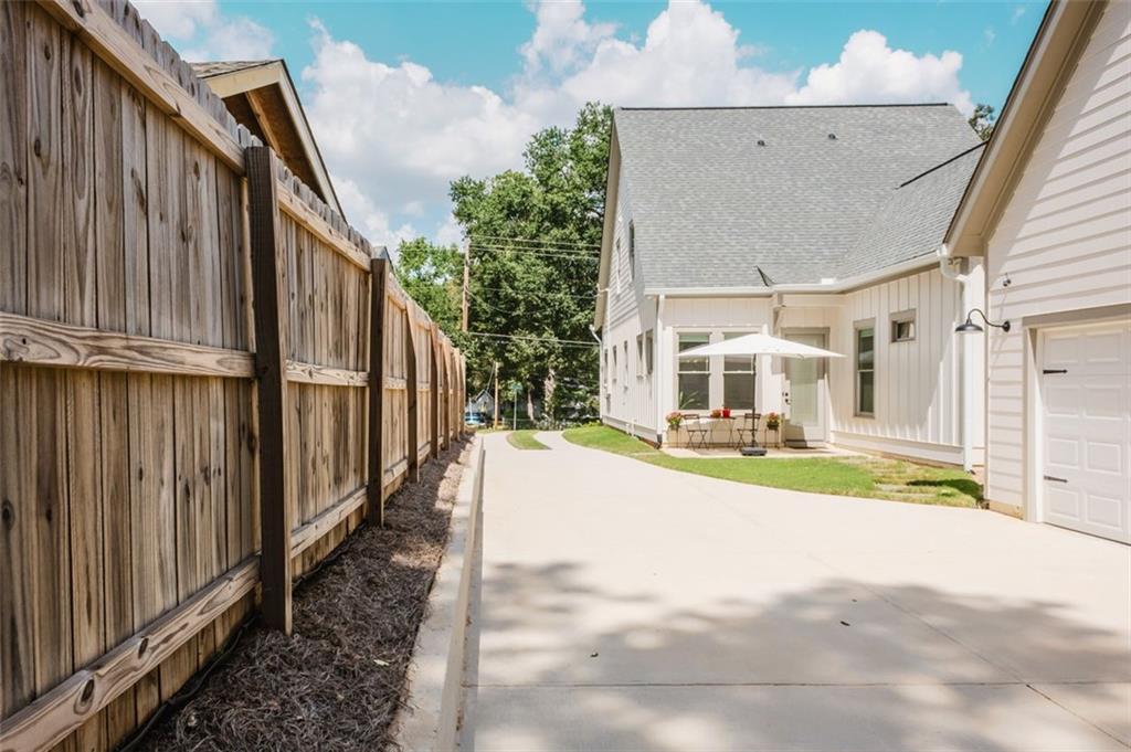 330 Mount Zion Road Southwest Hapeville, GA 30354 - Photo 38 of 41 a view of a house with backyard and porch