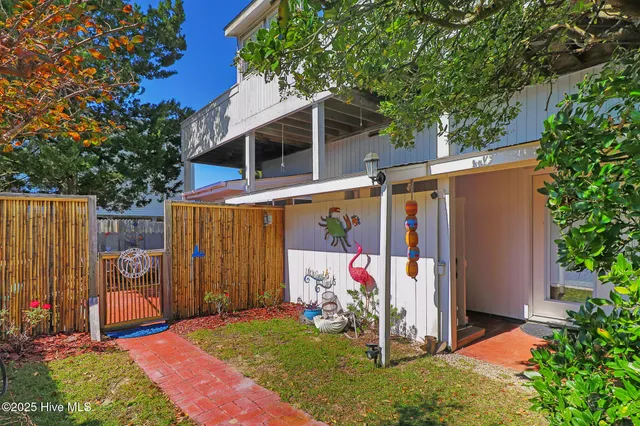 $775,000 | 102 Freeman Lane, Atlantic Beach, NC 28512