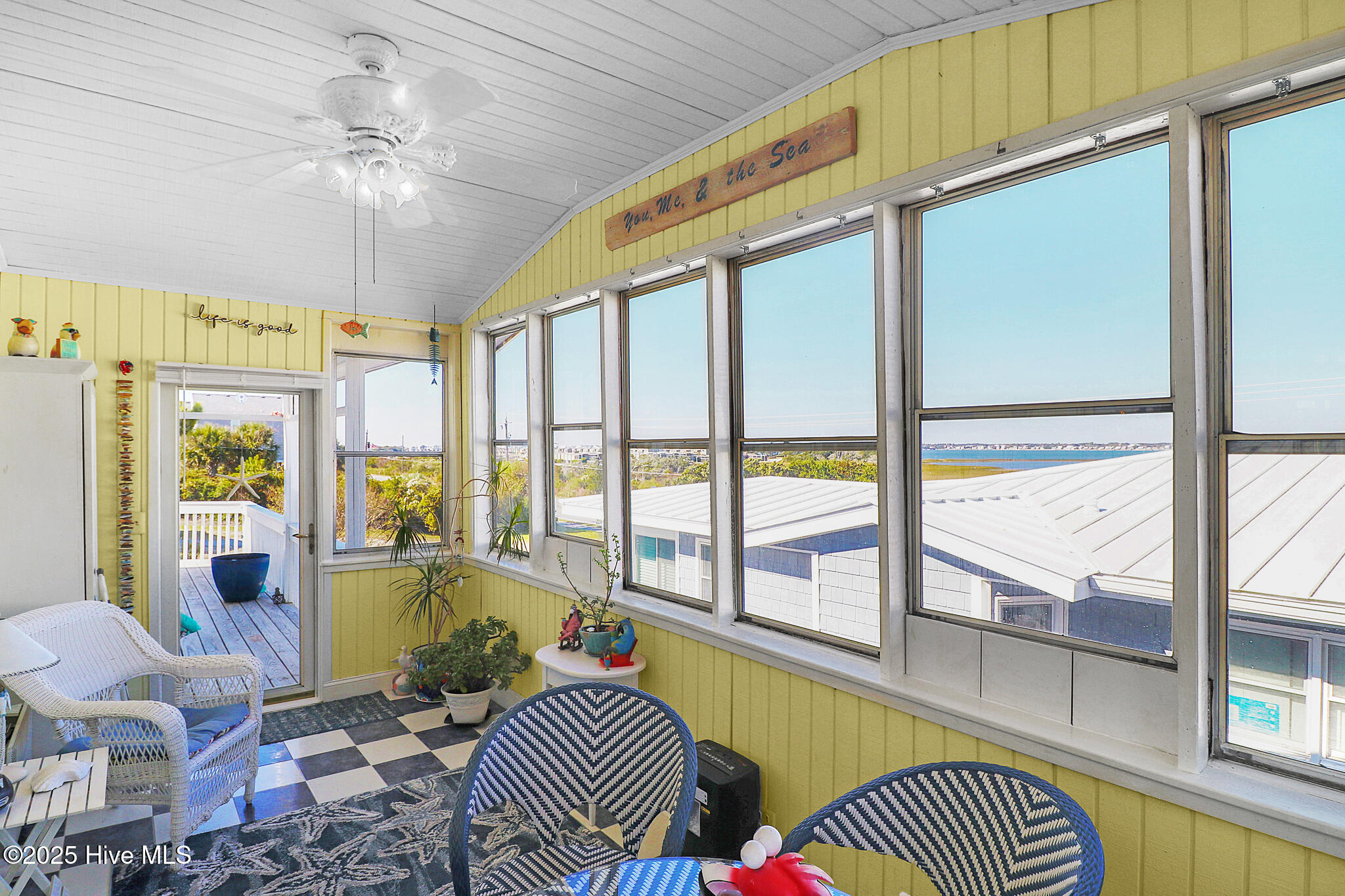 102 Freeman Lane Atlantic Beach, NC 28512 - Photo 5 of 64 Spacious Sunroomwith sound views